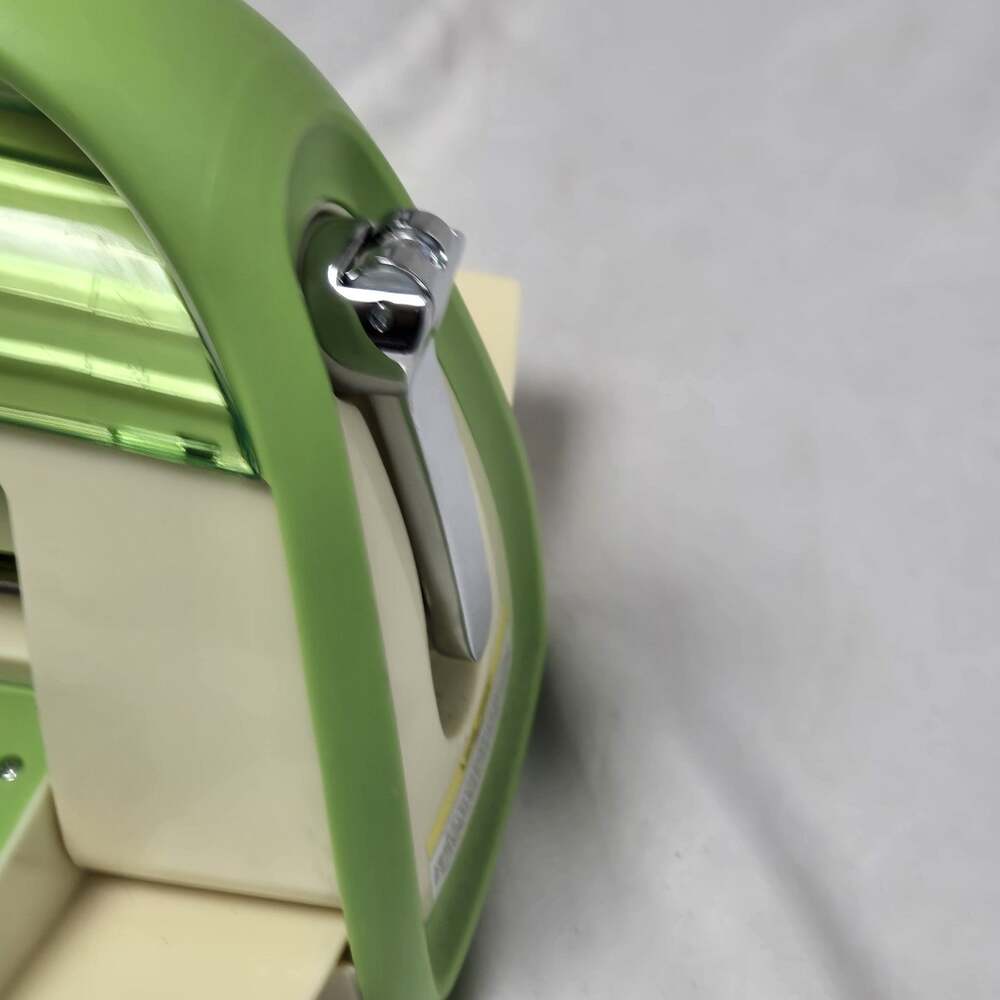 Cutterbug Plastic Die Cutting And Embossing Machine No Plates - Picture 4 of 5